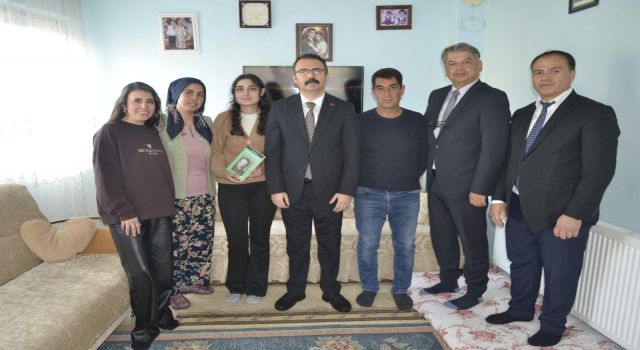 Sultanhisar Kaymakamı Ateş öğrencilerin evlerine misafir oldu