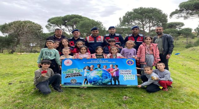 Jandarma öğrencilerle birlikte fidanları toprakla buluşturdu