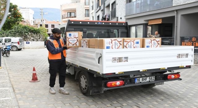 Kuşadası Belediyesi Ramazan ayında 3 bin 500 haneye gıda kolisi ulaştırdı