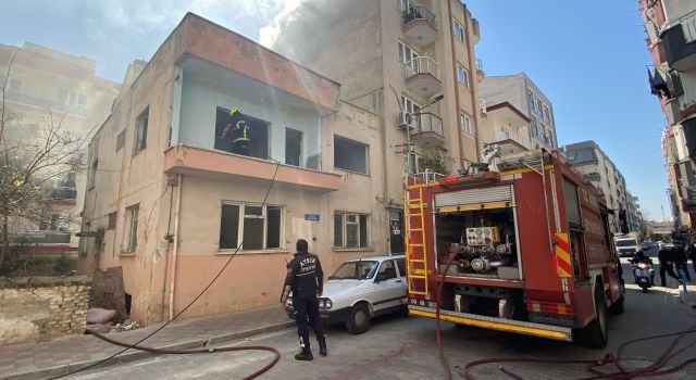 Metruk binadan yükselen alevler korkuttu