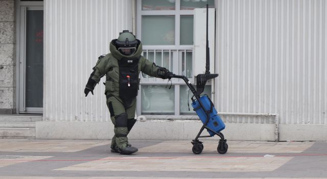 Meydandaki boş çanta bomba paniğine neden oldu