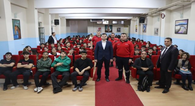 NAFAD ekibi Deprem Haftası’nda liselerde Afet Farkındalık Eğitimi verdi