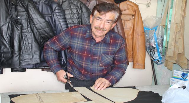 Topladığı ham deriler, elinde sanata dönüşüyor
