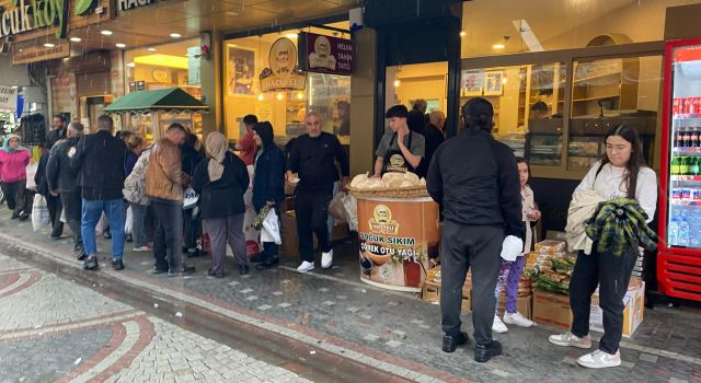 Yağmur alışverişe engel olmadı