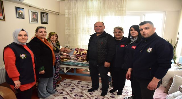 Yaşlı kadının yardımına Başkan Kaya yetişti