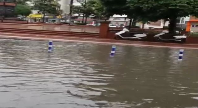 Aniden Bastıran Yağmur Nazilli’yi Hazırlıksız Yakaladı