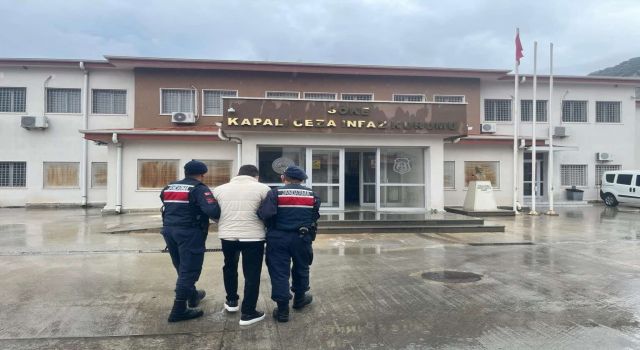 Aranan şahıslar jandarmadan kaçamadı