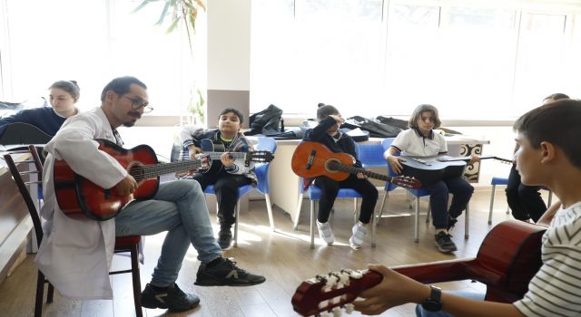 BAŞKAN ÇERÇİOĞLU'NDAN GELECEĞİN SANATÇILARINA TAM DESTEK