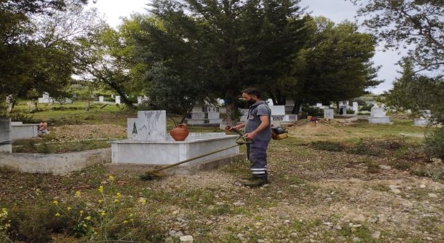 Karacasu Belediyesi'nden mezarlıklarda temizlik seferberliği
