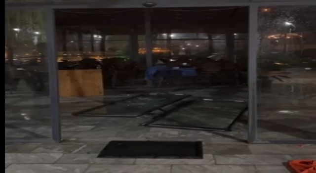 Koçarlı Millet Bahçesi fırtınada zarar gördü