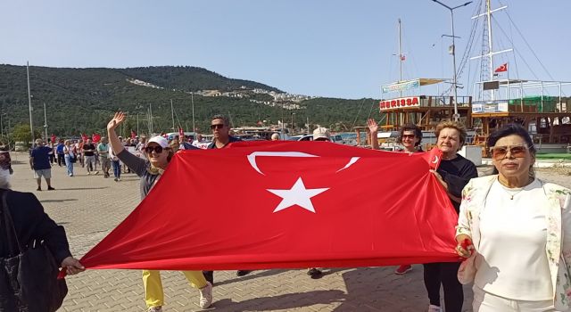 Akbük’te 19 Mayıs Büyük Bir Katılımla Kutlandı