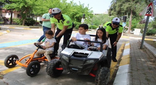 Aydın'da minikler direksiyon başına geçti