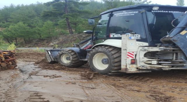 Bozdoğan’da yağış nedeniyle heyelan meydana geldi