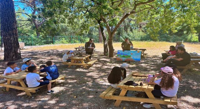 Büyükler kirletti küçükler temizledi