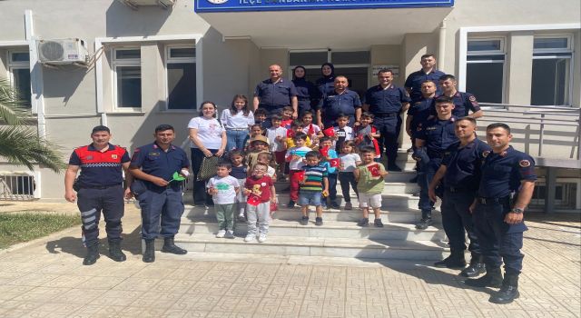 Sultanhisar'da jandarma ekipleri minikleri ağırladı