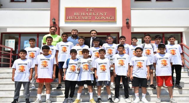 Buharkent'te U13 Takımı namağlup şampiyon oldu