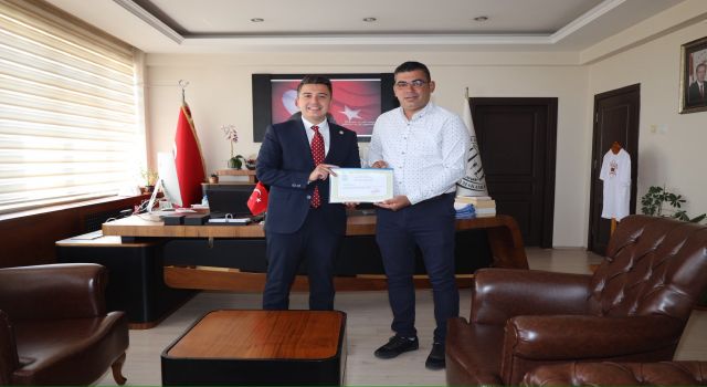 Kaymakam Gündoğdu'dan örnek muhtara teşekkür belgesi