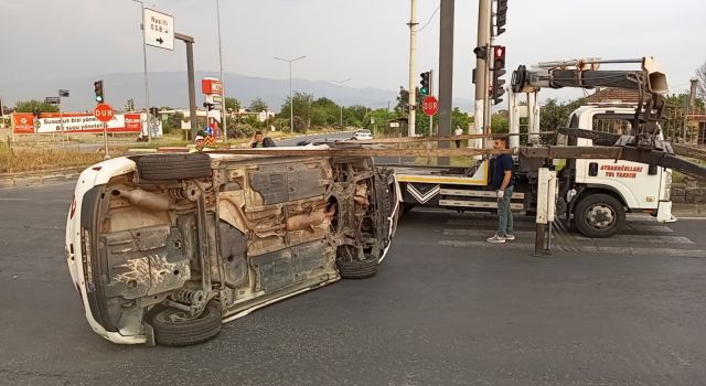 Nazilli'de İki Otomobil Çarpıştı: Biri Takla Attı, 5 Yaralı