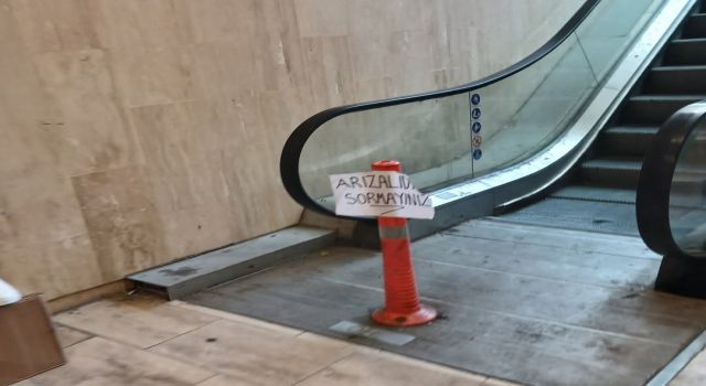 Nazilli'de Tamir Edilemeyen Yürüyen Merdiven Vatandaşları Zorluyor