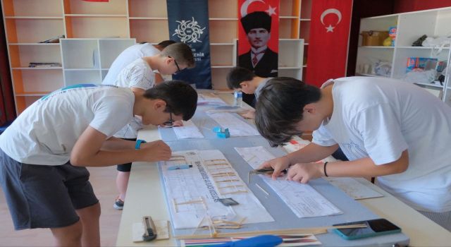 Aydın Büyükşehir Belediyesi'nin model uçak kursları başladı