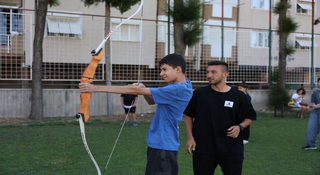 Aydın Büyükşehir Belediyesi'nin okçuluk kursu ilgi görüyor