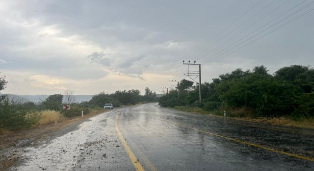 Bozdoğan sağanak yağışla serinledi