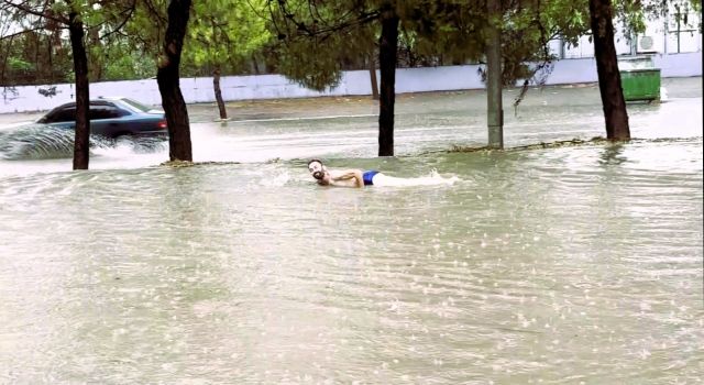 Bulvarda yüzüp sıra dışı bir tepkiye imza attı
