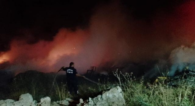 Didim'de siteler arasında çıkan yangın korkuttu