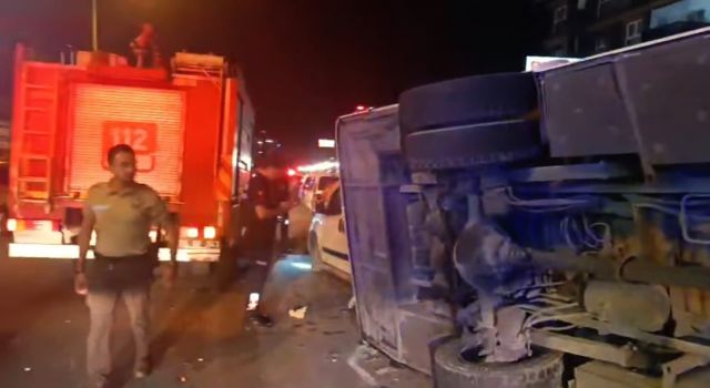 Kuşadası'nda tur midibüsü devrildi
