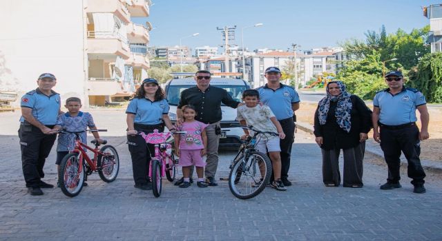 Bisiklet parası kazanmak için tezgah açan çocuklar, hayallerine erken kavuştu
