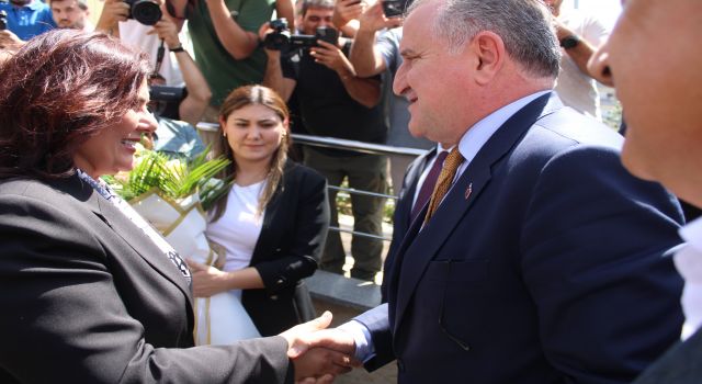 Büyükşehir’in ilk misafiri Bakan Bak oldu