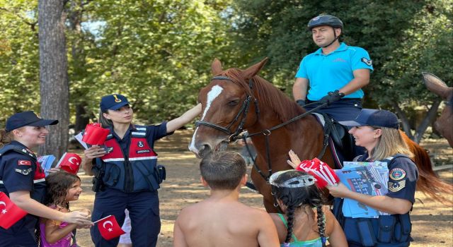 Kuşadası’nda jandarmadan KADES bilgilendirmesi