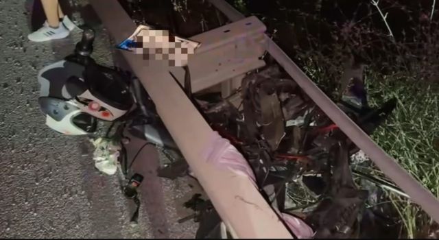 Paramparça olan motosikletin sürücüsü hatsaneye kaldırıldı