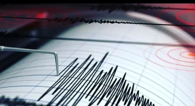 4.9 Büyüklüğündeki Deprem Korkuttu