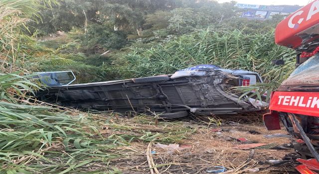 Akaryakıt tankeri ile minibüs çarpıştı: 4 yaralı