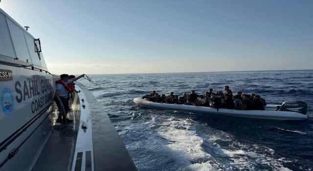 Aydın'da 28 düzensiz göçmen ve 1 göçmen kaçakçısı yakalandı