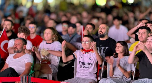 Aydınlılar milli heyecanı bir arada yaşadı