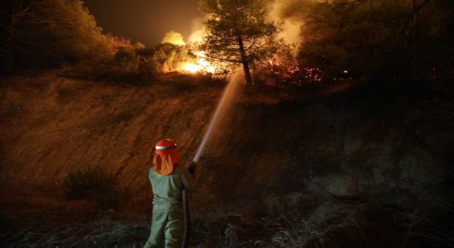 Buharkent’i de etkileyen yangını söndürme çalışmaları sürüyor