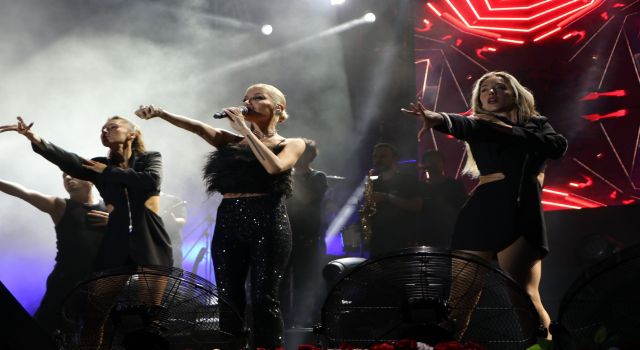 İrem Derici Sökelileri coşturdu