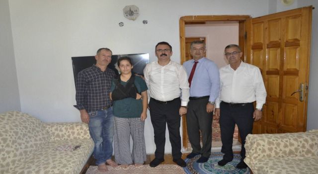 Kaymakam Ali Ekber Ateş’ten Yaralı Öğrencilere Geçmiş Olsun Ziyareti