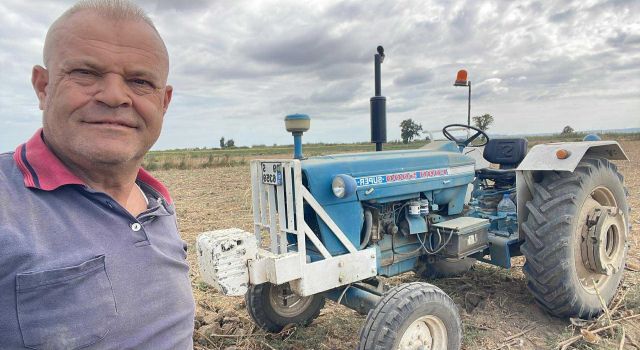 Söke Ovası'nda 52 yıllık traktör zamana meydan okuyor