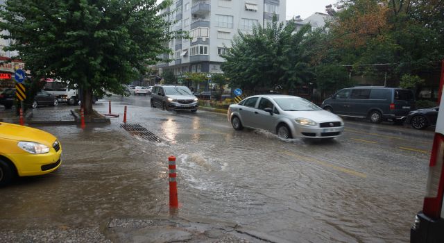 Aydın'da sağanak yağış etkili oluyor