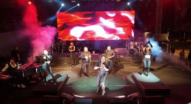 Yenipazarlılar ünlü sanatçıyla coştu