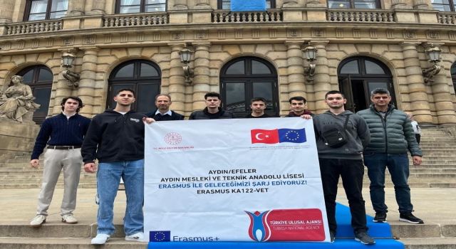 Aydınlı liselilerden elektrikli araç şarj istasyonu alanında uluslararası başarı