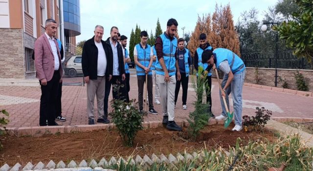 Karacasu Belediyesi’nden öğrenci yurdu bahçesine yeşil dokunuş