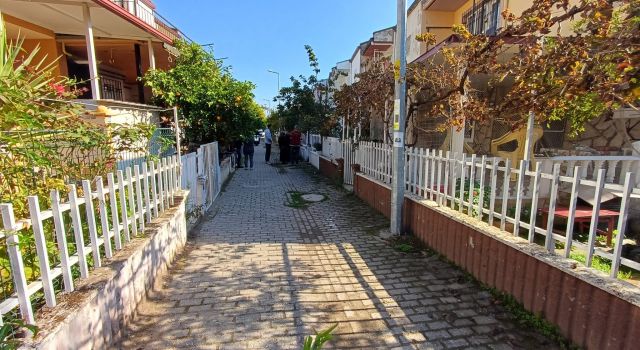 Merdivenlerden düşen adam hayatını kaybetti