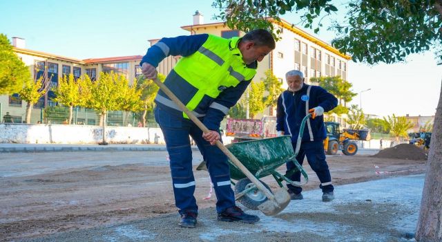 Didim'de yol çalışmaları hız kesmeden devam ediyor
