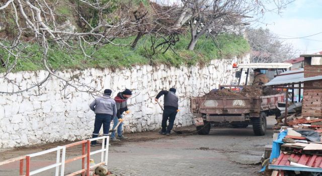 Bozdoğan Belediyesi’nden Madran Mahallesi’nde kapsamlı temizlik çalışması