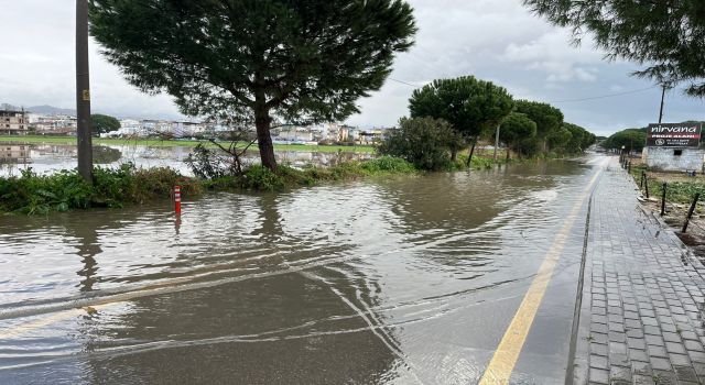 İncirliova'da sağanak yağış hayatı olumsuz etkiledi