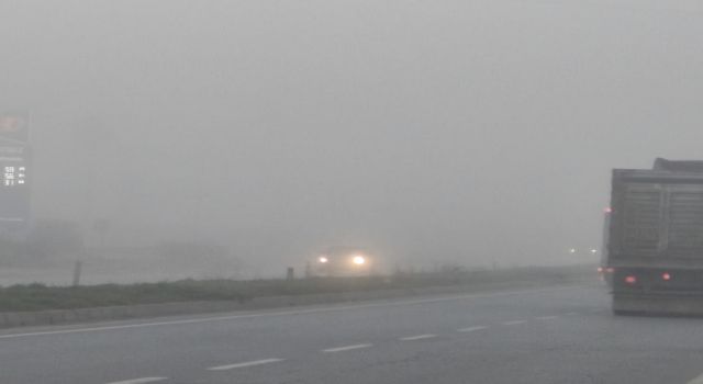 Aydın'da sis sürücülere zor anlar yaşatıyor